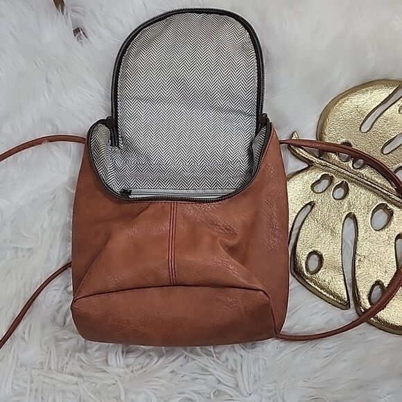 Crossbody Bag with Double zippered 'u' flap - Picture 2 of 13